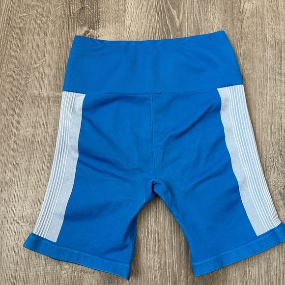 Fabletics biker shorts - Picture 2 of 9